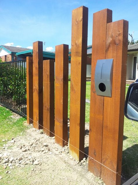 Our featured sleeper fence with letterbox feature. ♥ Postbox Ideas, Fence Vertical, Modern Fencing, Pagar Modern, Post Fence, Tree Fence, Fence Stain, Backyard Hammock, Letter Boxes