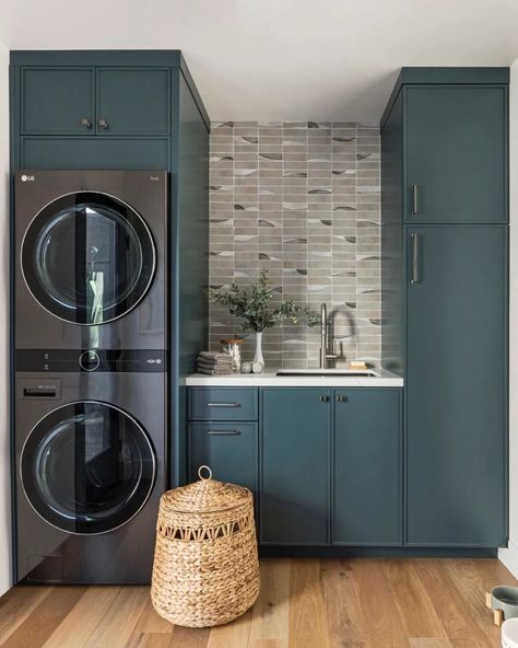 Laundry Room With Stackable, Laundry Room Ideas Stacked, Craftsman Laundry Room, Stacked Washer And Dryer, Washer Dryer Laundry Room, Small Laundry Room Ideas, Stacked Laundry Room, Modern Stair Railing, Stackable Washer And Dryer