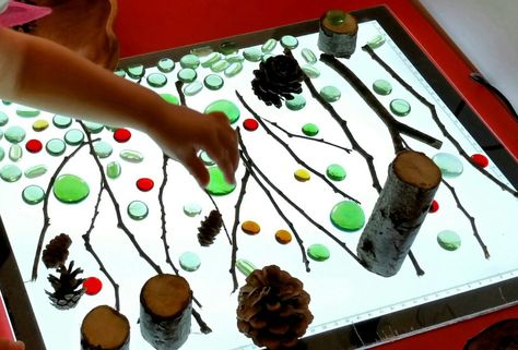 Light Table Activities Table Activities Preschool, Preschool Forest Animals, Forest Animal Activities, Reggio Activities, Light Table Activities, Play Houses Diy, Light Box Activities, Diy Light Table, Table Activities