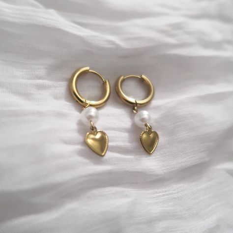 dainty coquette hoop earrings with white pearl bead and heart pendant Dainty Coquette, Pearl Hoop Earrings, White Beads, Jewelry Earrings Hoops, Gold Hoop, Fall Outfits Women, Gold Hoop Earrings, White Pearl, Fall Trends