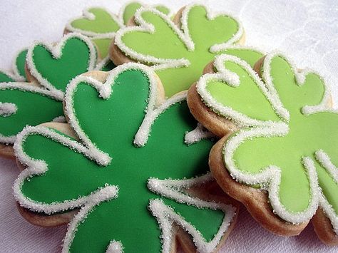 March Cookies, St Patricks Day Treats, St Patrick's Day Preschool, Edible Fruit Arrangements, St Patrick's Day Treats, Shamrock Cookies, Cookie Kits, Almond Sugar Cookies, St Patrick's Day Cookies