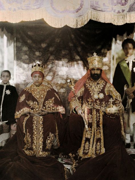 Vintage photos of royal families from all over the world Emperor And Empress, King Queen Princess, History Of Ethiopia, Pan Africanism, Black Royalty, Haile Selassie, African Royalty, Warrior King, The Coronation