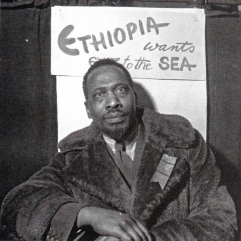 Jomo Kenyetta in 1945 Jomo Kenyatta, Nairobi City, African Royalty, Abyssinian, African History, Credit Card Debit, East Africa, Black People, Ethiopia