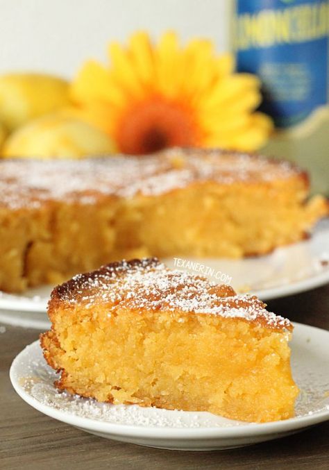 Play Video Cake Almond Flour, Lemon Almond Cake, Italian Lemon Cake, Gluten Free Lemon Cake, Cake Almond, Glutenfri Baking, Almond Flour Cakes, Almond Meal, Almond Flour Recipes