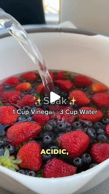 Fruit And Vegetable Wash, Baking Soda Cleaning, Vinegar Uses, Fruit And Vegetable Storage, Tea Health Benefits, Healthy Food Facts, Bare Minimum, Filtered Water, Distilled White Vinegar