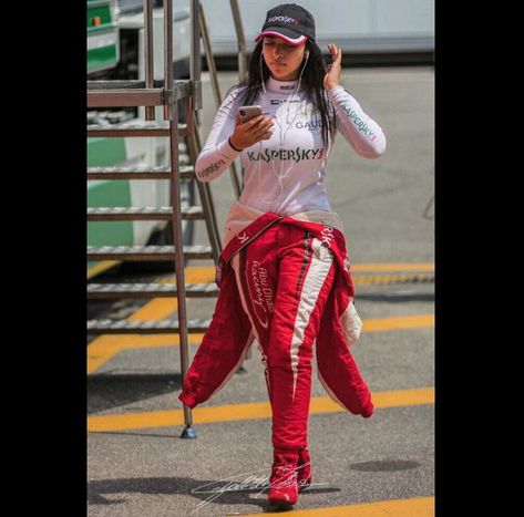 🦅 آمنة القبيسي on Instagram: “Worlds on mute 🔇” Racer Suit Women, Motorsport Outfit Women, F1 Driver Outfit, Car Racer Outfit Women, F1 Women Outfit, Women In Motorsport, Car Racing Outfit For Women, F1 Costume Women, Car Race Outfit