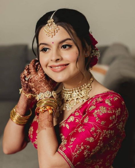 Makeup Looks Bridal, Simple Bridal Makeup, Bridal Makeup Ideas, Indian Bride Poses, Cotton Tops Designs, Indian Bride Makeup, Bridal Makeup Images, Bengali Bride, Makeup Bridal