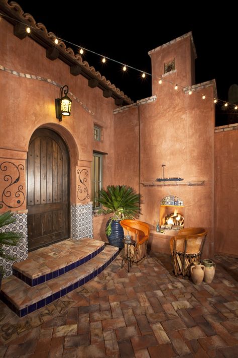 Fabulous fun courtyard with adobe pavers, Talavera tile wainscot. Mexican Style Patio, Mexican Haciendas, Mexican Home Design, Mexican Style Homes, Hacienda Decor, Hacienda Homes, Spanish Home Decor, Houses In Mexico, Mexican Hacienda