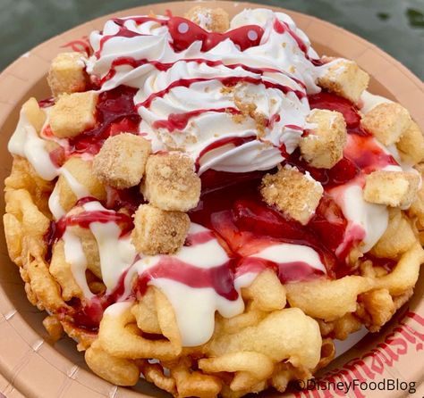 EXTRA Alert!! Strawberry Cheesecake "Funnel Of Love" Funnel Cake at Disneyland's Stage Door Cafe! | the disney food blog Funnel Cake Fries, Homemade Funnel Cake, Funnel Cake Recipe, Cake Cheesecake, Stage Door, Disneyland Food, Cake Bars, Funnel Cake, Disney Food Blog