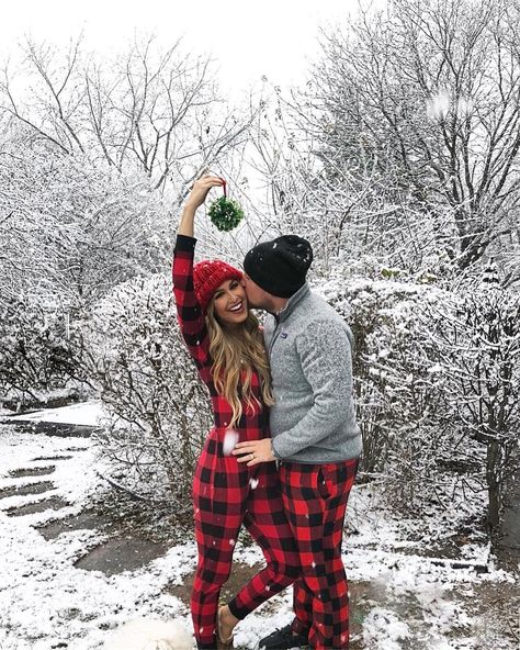 matching pajama photoshoot Christmas Tree Farm Photos, Christmas Couple Photos, Christmas Couple Pictures, Christmas Poses, Matching Family Christmas Pajamas, Family Christmas Pictures, Christmas Shoot, Romantic Christmas, Matching Christmas Pajamas