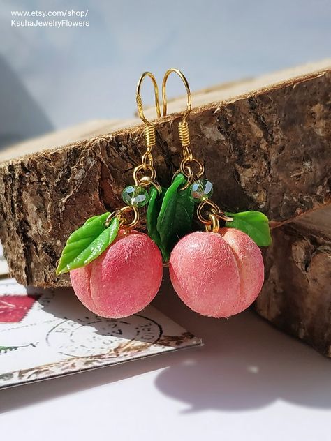 Polymer Clay Fruit, Clay Fruit, Peach Jewelry, Cute Peach, Peach Earrings, Diy Jewelry Unique, Fruit Jewelry, Trendy Crochet, Polymer Clay Diy