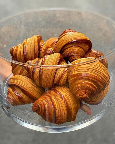 Photo by Cedric Grolet in Cédric Grolet Opéra with @cedricgroletopera. Image may contain: food. Cedric Grolet, Diy Party Food, Short Pastry, Croissant Roll, French Croissant, Chow Mein Recipe, Croissant Recipe, Easter Bread, Crescent Roll Recipes