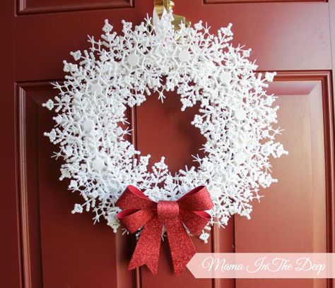 DIY Snowflake Wreath Wreath Snowflakes, Diy Snowflake Wreath, Diy Christmas Decorations Dollar Store, Dollar Store Christmas Decor, Dollar Store Christmas Decorations, Dollar Store Christmas Crafts, Snowflake Wreath, Snow Flakes Diy, Dollar Store Christmas