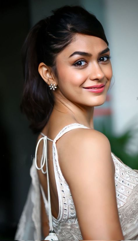 mrunal thakur hd wallpaper Side Pose, Mrunal Thakur, India Photography, Desi Girl, Indian Actress Hot Pics, Travel Instagram, Love Fashion, Indian Beauty Saree, India Beauty