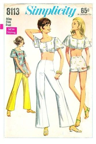 potential blouse pattern - i hate those sleeves but they could easily be adapted for the puff sleeve that's so trendy right now. just gather and stitch on band at bottom to match border or pallu. // simplicity 8113 Boho Top Pattern, Playsuit Pattern, Midriff Top, Simplicity Patterns Vintage, Patron Vintage, Crop Top Pattern, Womens Clothing Patterns, Short Playsuit, Top Sewing Pattern