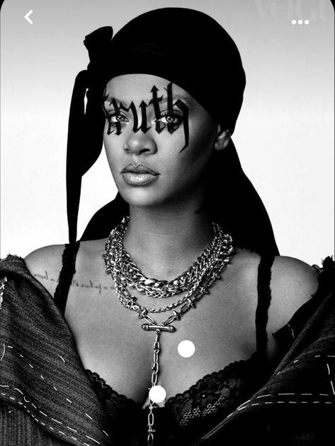 Rihanna Riri, Wallpaper Black, White Photo, Rihanna, A Woman, Bts, Black And White, Tattoos, White