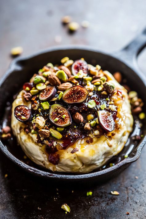 Best Baked Brie with Honey, Fig and Pistachio Best Baked Brie, Baked Brie With Honey, Brie With Honey, Baked Brie Appetizer, Brie Appetizer, Roasted Pear, Brie Recipes, Brie Cheese, Baked Brie