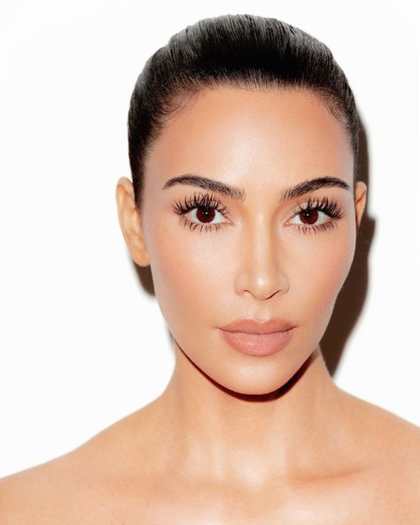 KKW BEAUTY on Instagram: “Only 3 hours until you can shop @kimkardashian's go-to products for a quick, 5-minute natural look: Eye Contour Duos and Glossy Lip Balm.…” Kim Kardashian No Makeup, Snowflake Makeup, Glossy Lip Balm, Glossier Lip Balm, Sport Hair, Kkw Beauty, Big Curls, Minimal Makeup, Nose Job