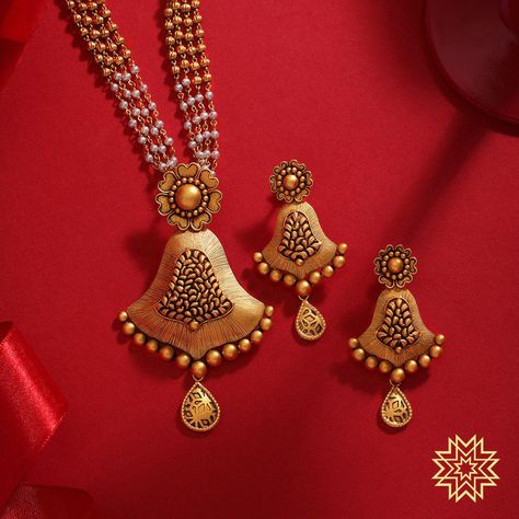 Gold Diamond Necklace Set, Antique Pendant Set, Diamond Jewellery Set, Manubhai Jewellers, Antique Jewellery Designs, Beautiful Gold Necklaces, Gold Mangalsutra Designs, Fancy Jewellery Designs, Gold Necklace Indian Bridal Jewelry