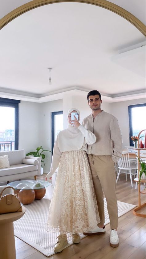 Muslim Couple Outfit, Couple Outfits Matching, Outfits Muslim, Muslim Brides, Muslim Couple, Modest Fashion Hijab, Muslim Outfits Casual, Hijabi Fashion Casual, Cute Couple Outfits