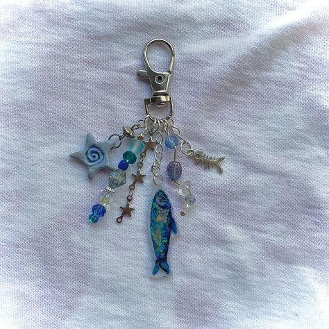 I Love The Ocean, Fish Keychain, Jewelry Accessories Ideas, Handmade Wire Jewelry, Funky Jewelry, Cute Keychain, Beaded Keychains, Diy Charms, Dream Jewelry