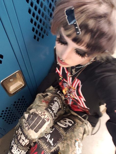 Grindcore Outfit, 80s Alternative Fashion, Punk Fashion Diy, Punk Aesthetic, Punk Girl, Fire Fits, Punk Outfits, Fashion Project, Swaggy Outfits