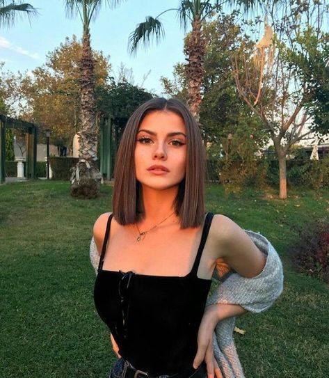 10 In Hair Length, Short Haircut Lengths, Short Hair Cuts Straight Cut, Straight Lobs Shoulder Length, Short Hair Pics Aesthetic, Short Straight Hair Oval Face, Short Brown Hair Middle Part, Short Hair Poses Instagram, Long Bob Straight Hair