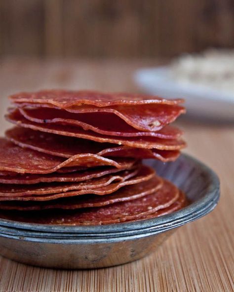 Salami Chips with Roasted Garlic White Bean Dip. Delicious baked salami that becomes meat chips for dipping in your roasted garlic white bean hummus. Party Food Meat, Salami Chips, White Bean Hummus, White Bean Dip, Appetizer Platters, Dessert For Two, Bean Dip, Football Food, Cooking For Two