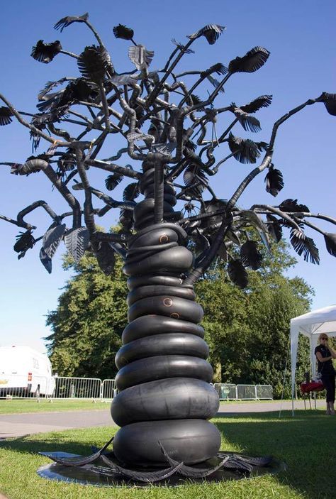 Rubber  Art installation by Ann Carrington. A whole tree covered in recycled rubber inner tubes and tires. #ModernArt #Sculptures Tire Sculpture, Recycled Tyres, Repurposed Tire, Environmental Sculpture, Car Part Art, Reuse Old Tires, Tire Garden, Diy Recycled Projects, Tire Art