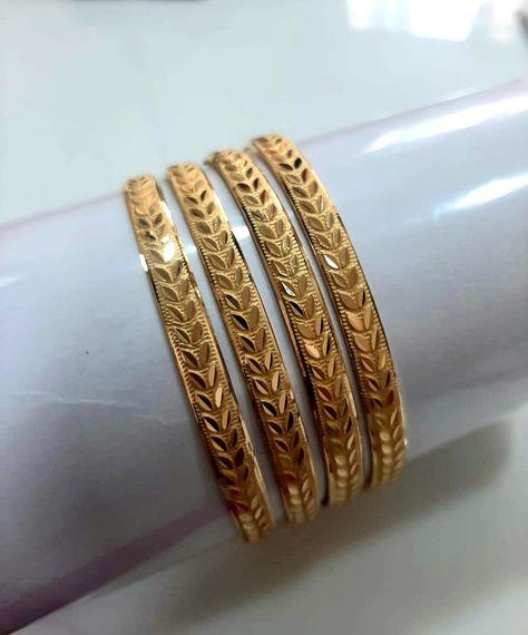 Gold Bengals Designs, Kankanalu Designs, Maharashtrian Bangles, Golden Bangles Indian Design, Gold Bengals, 10 Marla House Plan, Unique Diamond Wedding Rings, Golden Bangles, Plain Gold Bangles