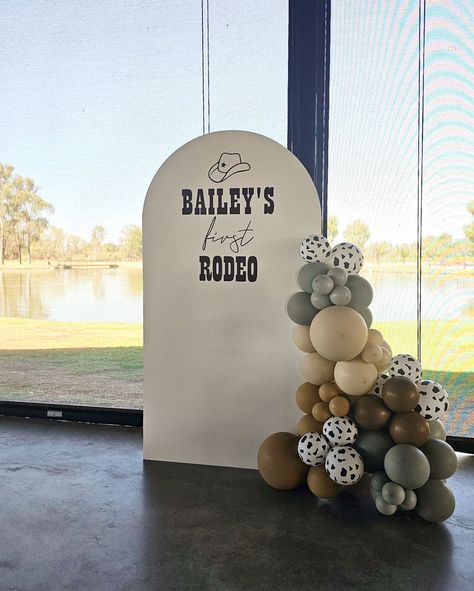 My First Rodeo Backdrop, First Rodeo Backdrop, Cowboy Balloon Garland, Rodeo Backdrop, First Birthday Theme Boy, Cowboy First Birthday, 1st Rodeo, Rodeo Birthday Parties, Rodeo Party