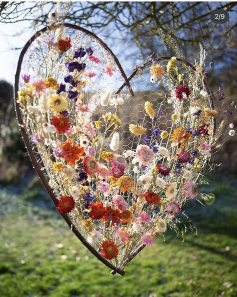 Relief Society Crafts, Dried Flowers Crafts, Flower Hearts, Flower Panel, Flower Collage, Everlasting Flowers, Flower Panels, Deco Floral, Dried Floral