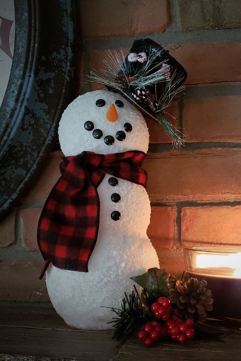 Diy Light Up Snowman, Snowmen Centerpieces, Scorch Marker, Tree Plaque, Lighted Snowman, Christmas Crafts Snowman, Snowman Ideas, Snowman Crafts Diy, Dollar Store Christmas Crafts