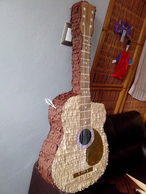 Guitar Pinata, Mexican Pinata, Pink Guitar, Piñata Ideas, Happy Birthday Friends, Mini Pinatas, Rock Star Party, Diy Pinata, Diy Funny