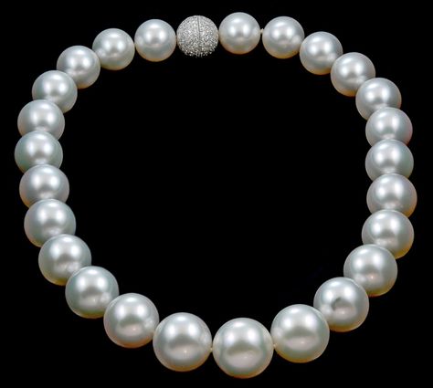 Glittery Jewelry, South Sea Pearl Necklace, Style Essentials, Pearl Powder, Diamond Jewelry Necklace, Clasp Necklace, Sea Pearl, Famous Designers, South Sea Pearls