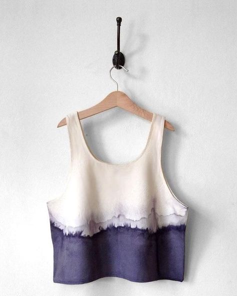 Modern Tie Dye, Hantverk Diy, Silk Crop Top, Grey Crop Top, Tie Dye Crop Top, Hand Dyed Silk, Tie Dye Designs, Silk Dyeing, Dip Dye