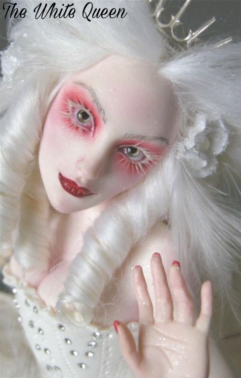 White Rabbit Makeup, White Queen Costume, Alice In Wonderland Makeup, Wonderland Makeup, Rabbit Halloween, White Rabbit Alice In Wonderland, Queen Alice, Alice Costume, Cat Makeup Halloween