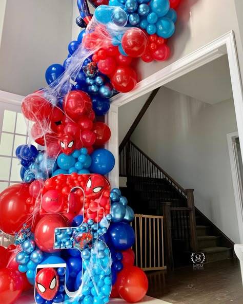 Superhero Birthday Balloons, Spiderman Arch Balloons, Spidey And His Amazing Friends Balloon Garland, Spiderman Balloon Decor, Marvel Balloon Ideas, Spidey And His Amazing Friends Balloon Arch, Spidey Balloon Arch, Spiderman Backdrop Ideas, Spider Man Balloon Ideas