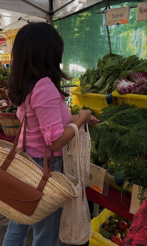 Organic food. Farmers market. Inspo pic #farmersmarket #wholesome #blog #aesthetic #organicproduce #vsco Farmers Market Aesthetic, Granville Island, Organic Produce, Food Market, Summer Bucket Lists, Instagram Marketing, Organic Recipes, Farmers Market, Happy Places