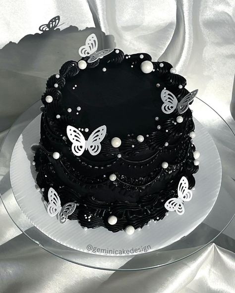 More black and white cakes please #buttercream #buttercreamcake #cake #cakedecorating #cakedesign #wiltontips #wiltoncakes #austintx… | Instagram Golden Birthday Cakes, 12th Birthday Cake, White Birthday Cakes, Happy Birthday Black, 13 Birthday Cake, Vintage Birthday Cakes, Black Cake, White Cakes, Simple Cake Designs