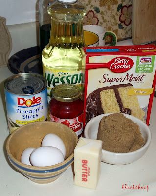 Pineapple UpsideDown Cake - Simple and tasty! Made it in large muffin tins and it was perfect at 350 for 21 minutes. Was turn upsidedown after 10 minutes of cooldown Betty Crocker Cake Mix Recipes, Betty Crocker Chocolate Chip Cookies, Betty Crocker Sugar Cookie Mix, Betty Crocker Cookie Mix, Pineapple Upside Cake, Betty Crocker Cookies, Betty Crocker Sugar Cookies, Betty Crocker Cake Mix, Box Cake Recipes