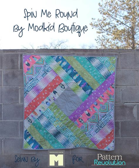 Sew this free quilt pattern from MODKID. Spin Me Around Quilt, Quilted Potholder Tutorial, Round Quilt, Denim Upcycle, Quilt Star, Quilting Digest, Big Block Quilts, Quilt Sewing Patterns, Easy Quilt