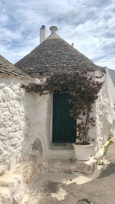 Alberobello Puglia in Bari Italy Puglia Alberobello, Dark Crowns, Italy Villages, Cute Houses, Vacation In Italy, Bari Italy, Italian Travel, White Trees, Mini Pool