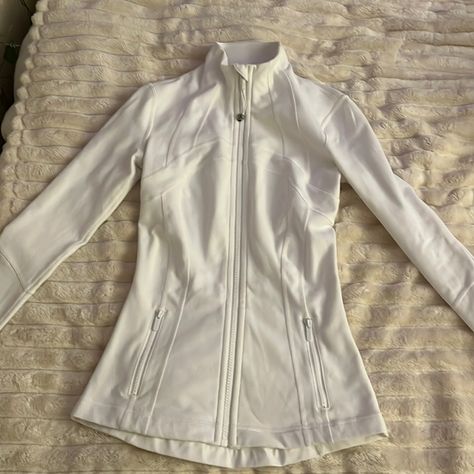 White Define Jacket Size 2 From Lululemon! White Define Jacket, Lululemon Outfits, Lululemon Define, Fitness Wear Outfits, Define Jacket, Lululemon Define Jacket, Lululemon Jacket, Riding Outfit, Cute Everyday Outfits