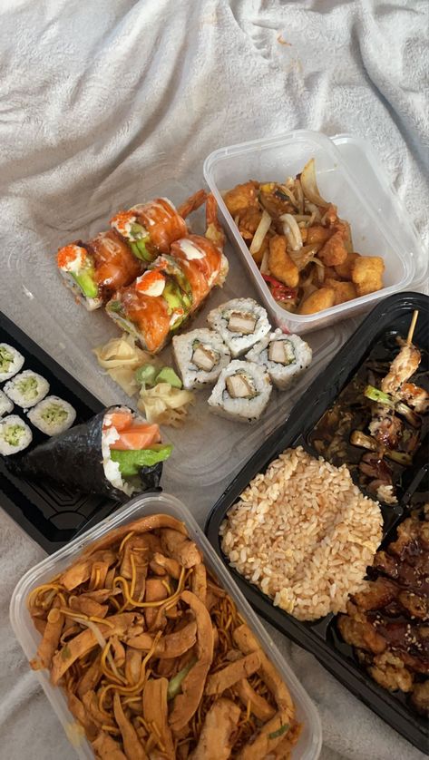 Chinese Food Date Night Aesthetic, Chinese Food Aethstetic Take Out, Sushi Takeout Aesthetic, Thai Food Takeout Aesthetic, Chinese Take Out Aesthetic, Chinese Food Takeout Aesthetic, Aesthetic Chinese Food, Chinese Takeaway Aesthetic, Dinner Aesthetic Night Home