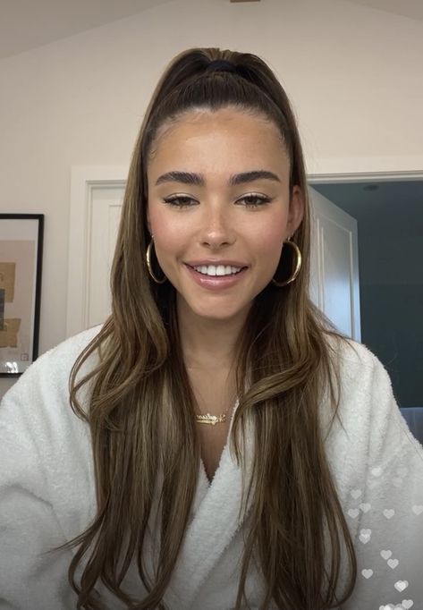 Madison Beer Bangs, Vanta Black, Madison Beer Makeup, Vogue Makeup, Madison Beer Hair, Fit Woman, Frontal Hairstyles, High Ponytail, Haircut And Color