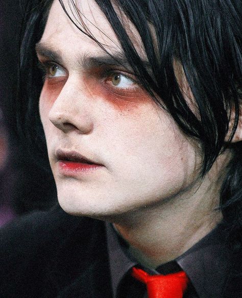 Gerald Way, Girl Math, I Love Mcr, Life Series, Emo Makeup, Art Things, Frank Iero, Emo Bands, Gerard Way