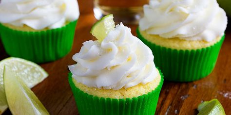 A tequila and lime cupcake paired with a lime buttercream creates a really fun and delicious adult treat! Cinquo De Mayo Party Ideas, Cinco De Mayo Work Party Ideas, Cinco De Mayo Recipes Dessert, Cinco De Mayo Cupcake Ideas, Cinco De Mayo Centerpiece Ideas, Infused Cupcakes, Margarita Cupcakes, Margarita Party, Lime Cupcakes