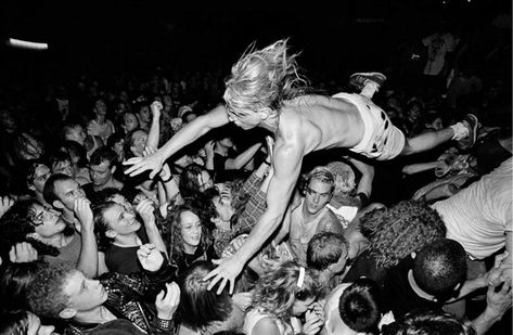 Photographer Charles Peterson Captured the Birth of Grunge Music in Seattle Grunge Songs, Seattle Grunge, 80s Grunge, The Smashing Pumpkins, Mosh Pit, Stone Temple Pilots, Grunge Music, Grunge Dress, Local Music