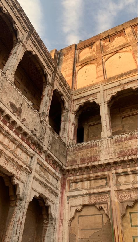 Old Lahore, Pakistani Architecture, Lahore Fort, Books On Islam, Pakistan Photos, Banks Ads, South Asian Aesthetic, Pakistan Culture, Pakistani Culture